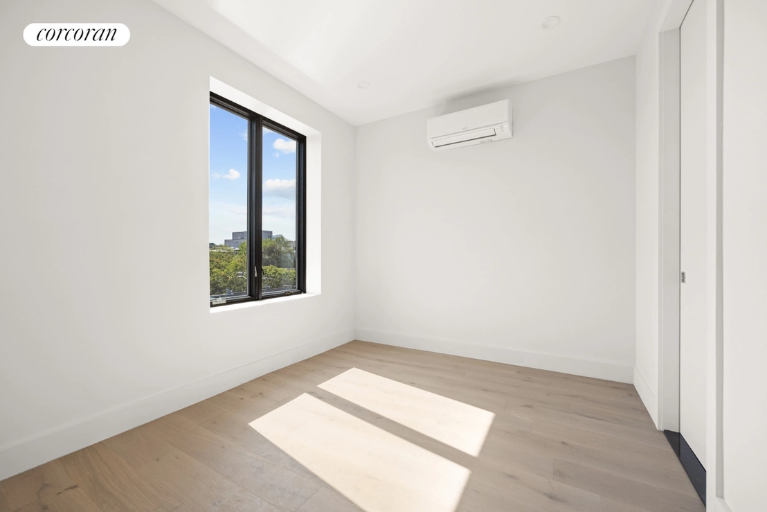 Photo of Unit 4L at 1048 FLUSHING Avenue