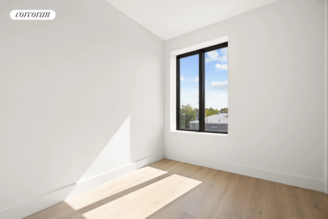 Photo of Unit 4L at 1048 FLUSHING Avenue