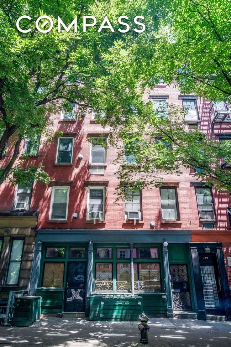 Photo of Unit 6 at 217 E 5th Street