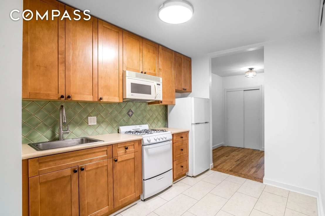 Photo of Unit 6 at 217 E 5th Street