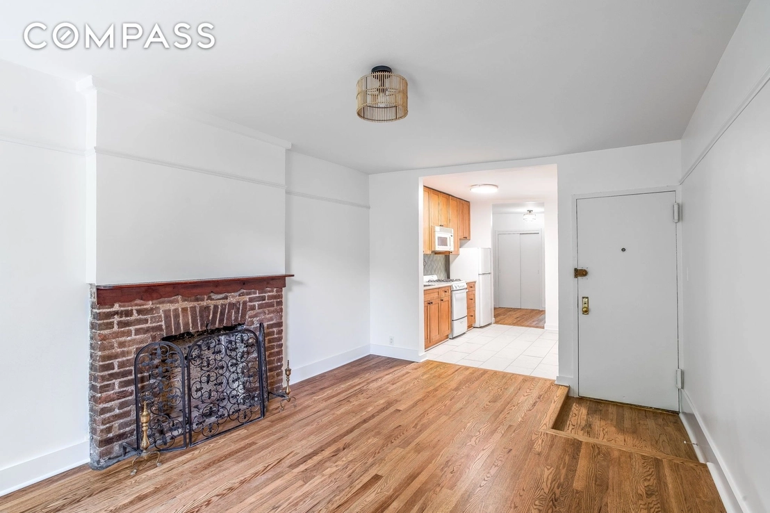 Photo of Unit 6 at 217 E 5th Street