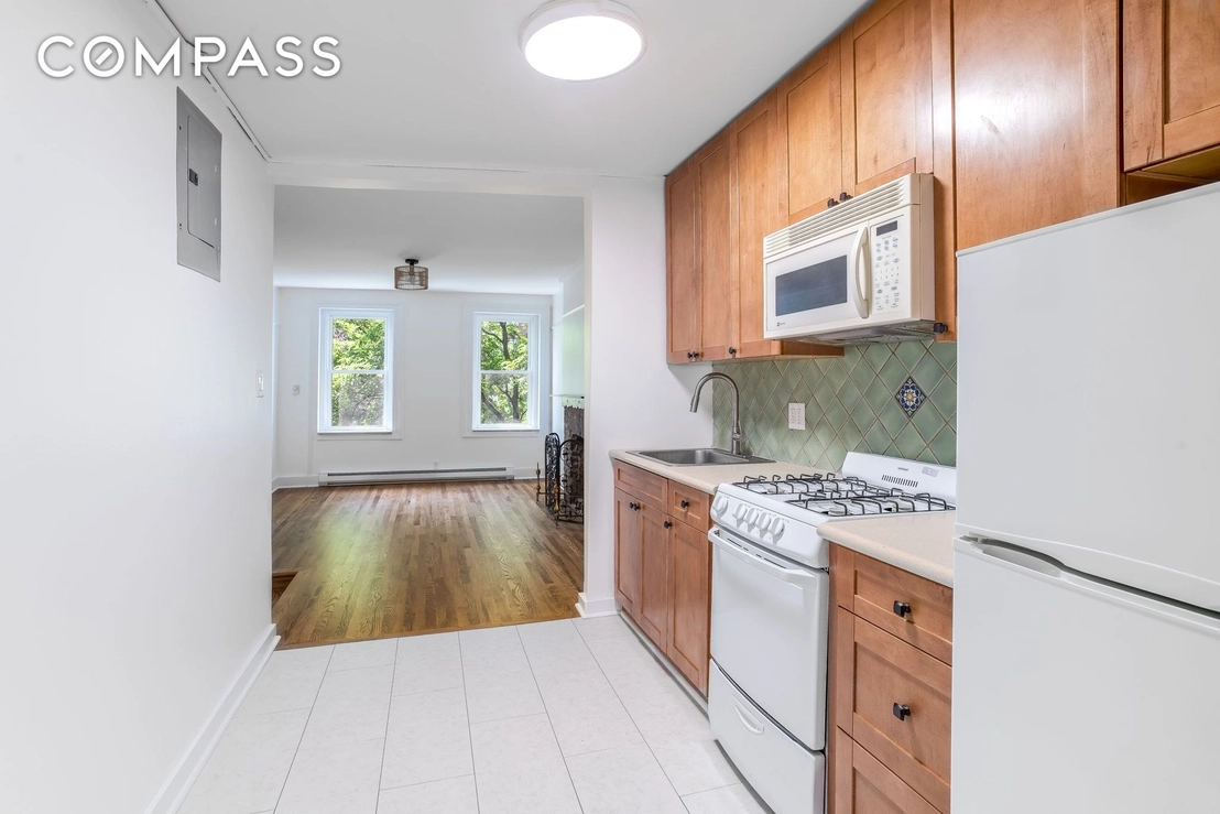 Photo of Unit 6 at 217 E 5th Street