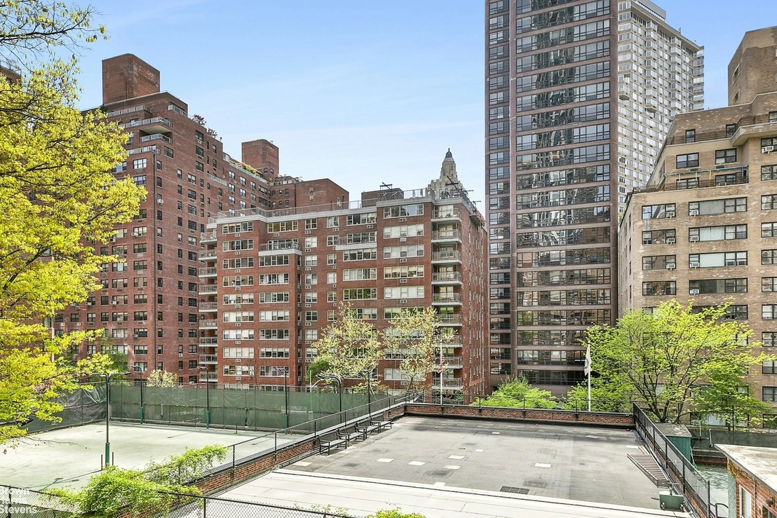 Photo of Unit 4G at 430 E 56TH Street