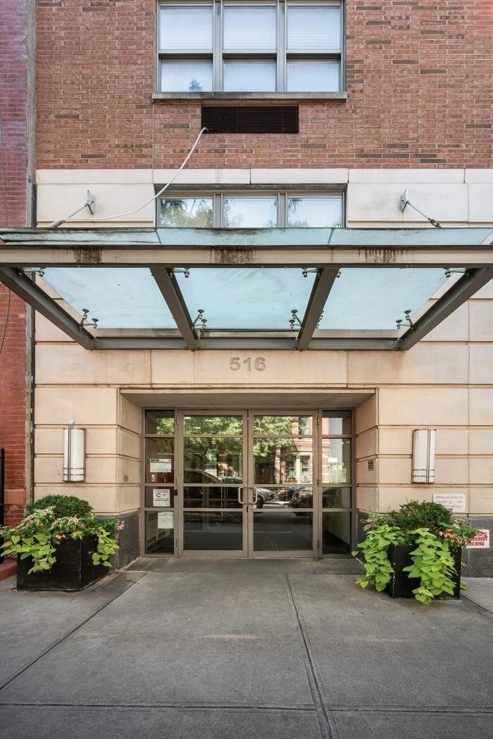 Photo of Unit S4H at 516 W 47th Street