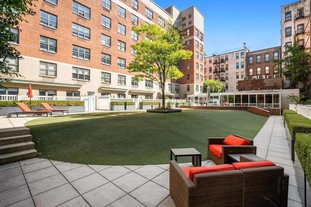 Photo of Unit S4H at 516 W 47th Street
