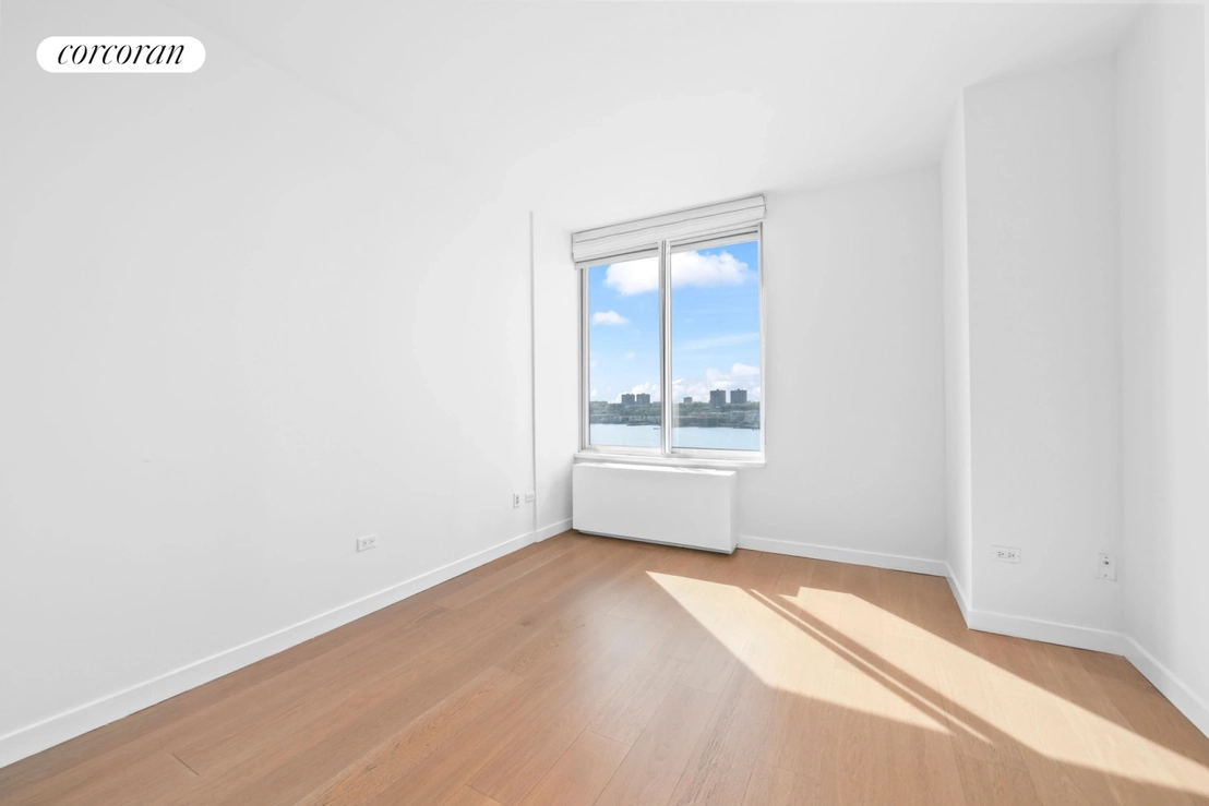 Photo of Unit 19J at 200 RIVERSIDE Boulevard