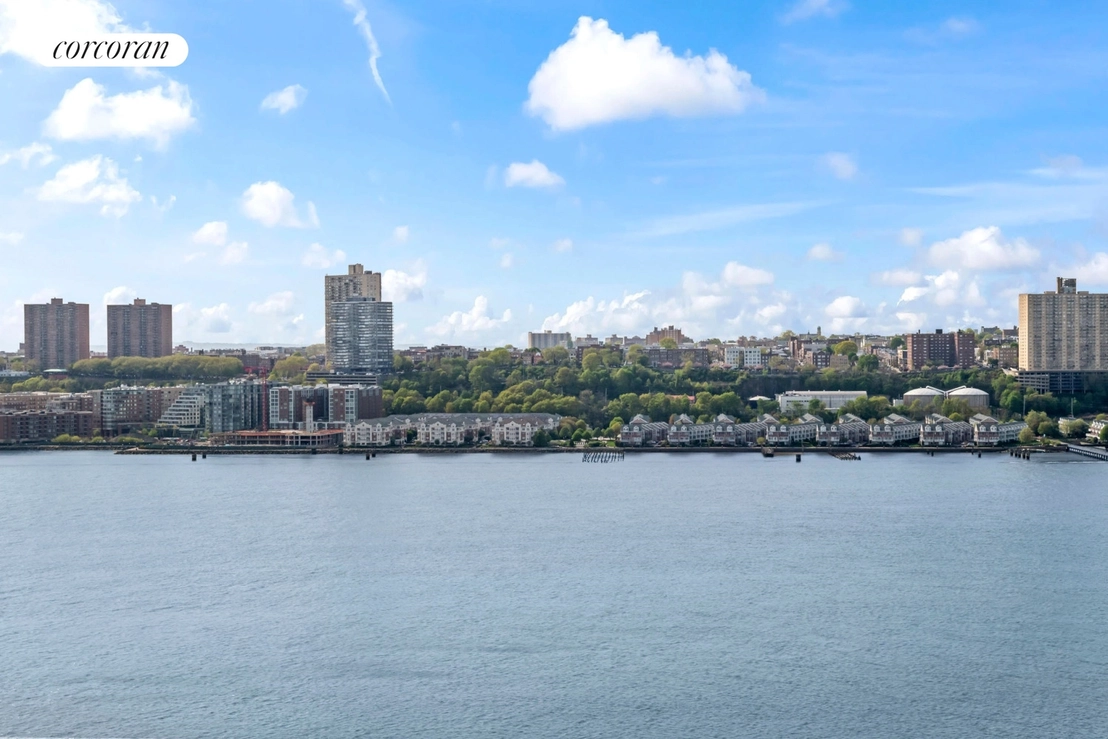 Photo of Unit 19J at 200 RIVERSIDE Boulevard