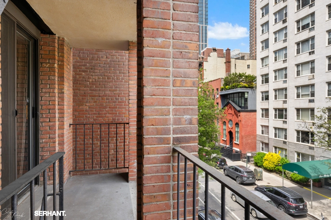 Photo of Unit 4B at 430 E 77TH Street