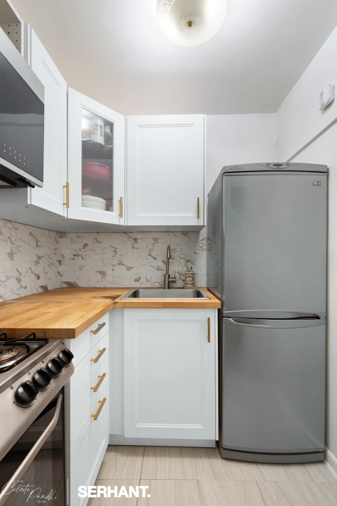 Photo of Unit 4B at 430 E 77TH Street