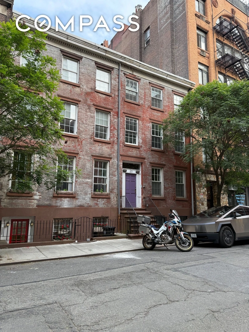 Photo of Unit 5H at 15 Jones Street