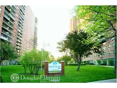 Outdoor at Unit 2E at 2942 W 5th St