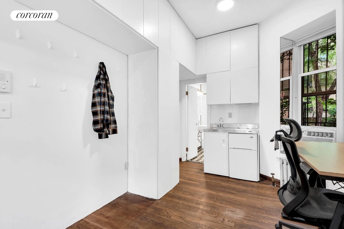 Photo of Unit 1 at 198 E 7TH Street