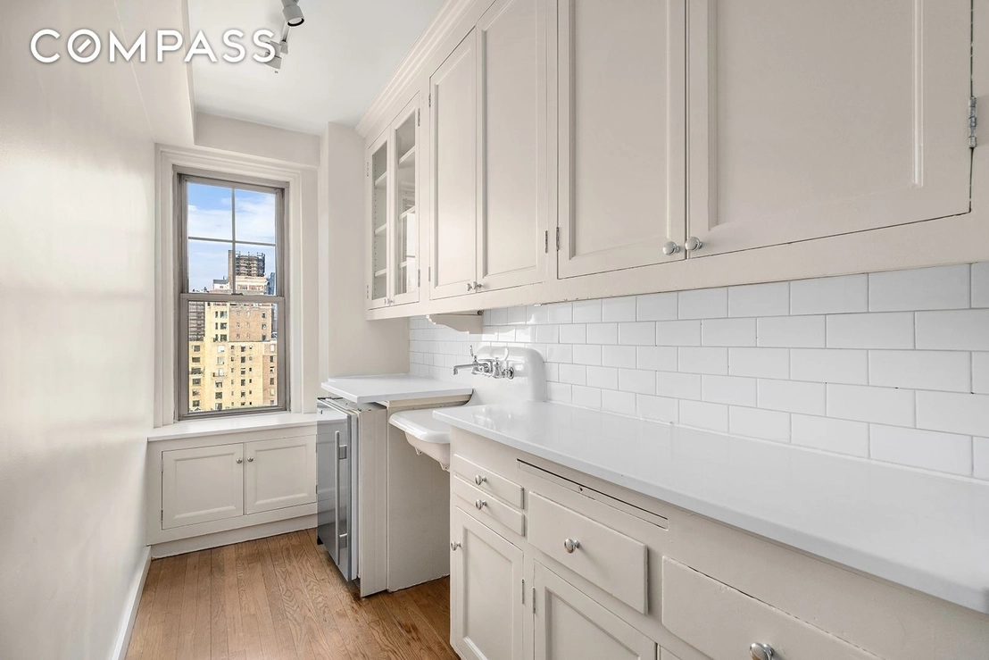 Photo of Unit 1214F at 45 Christopher Street