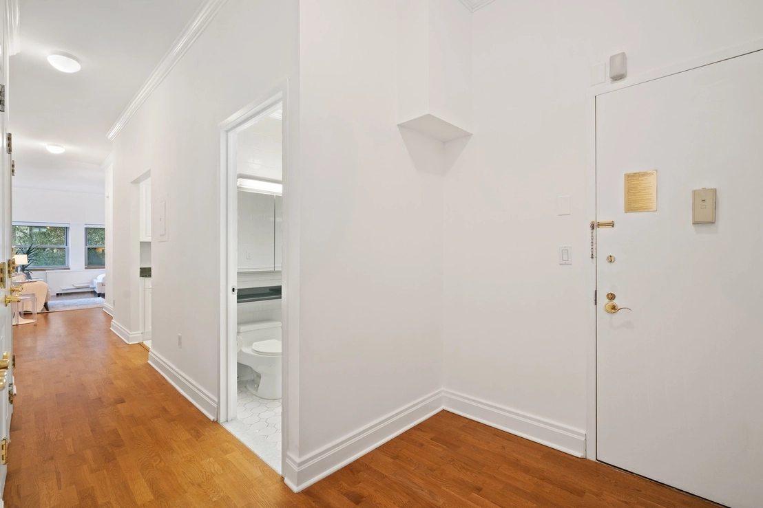 Photo of Unit 2G at 350 E 82nd Street