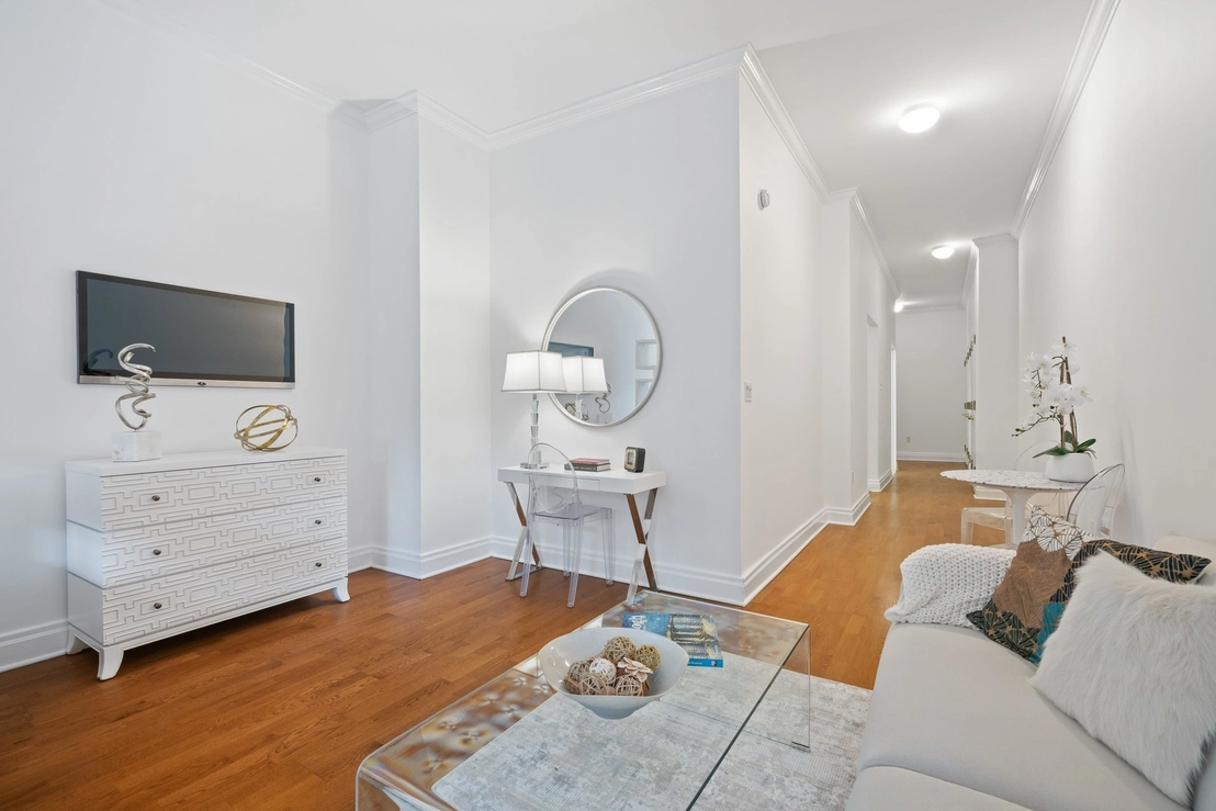 Photo of Unit 2G at 350 E 82nd Street