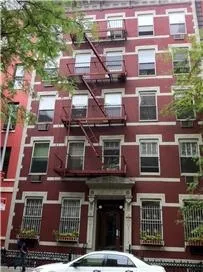 Photo of Unit 4A at 305 W 55th St
