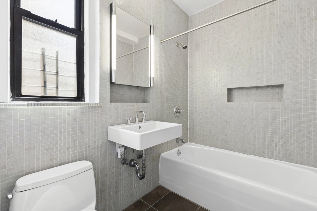 Photo of Unit 11C at 675 W END Avenue