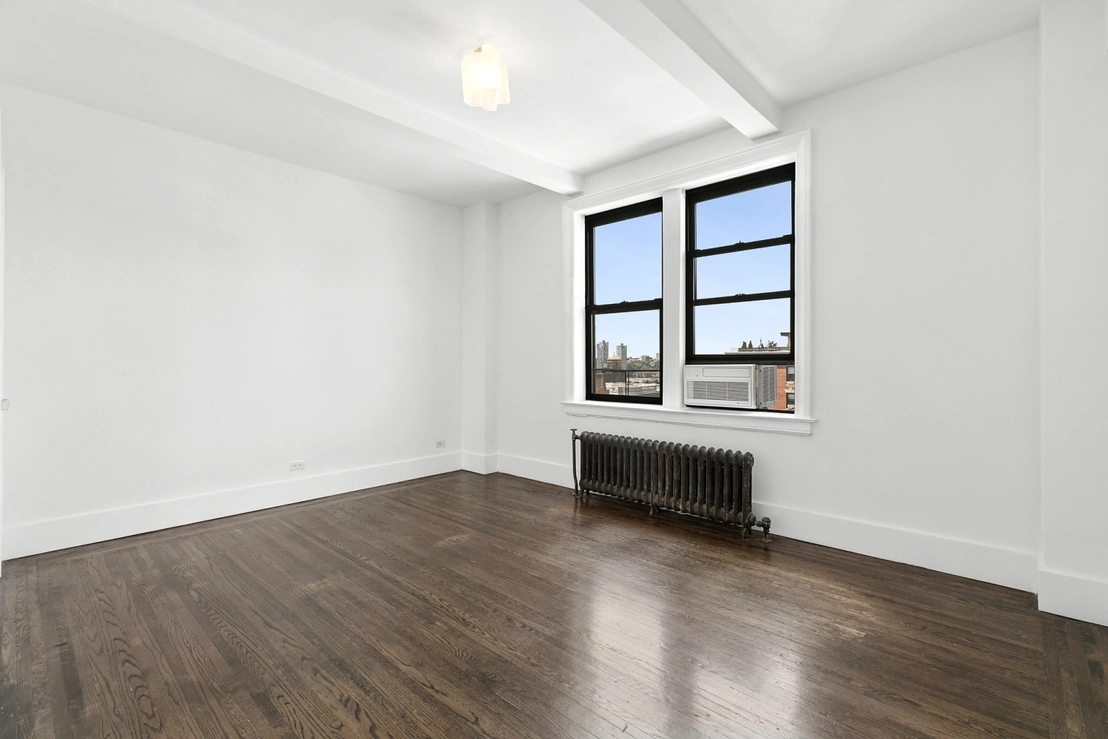 Photo of Unit 11C at 675 W END Avenue