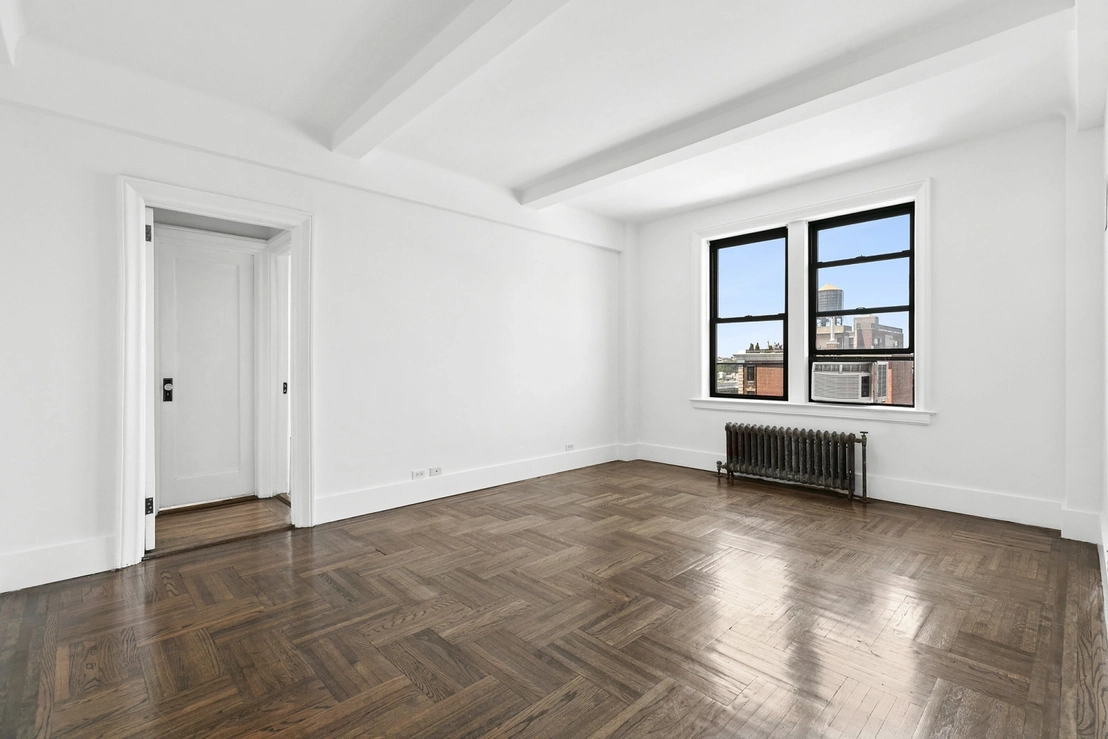 Photo of Unit 11C at 675 W END Avenue