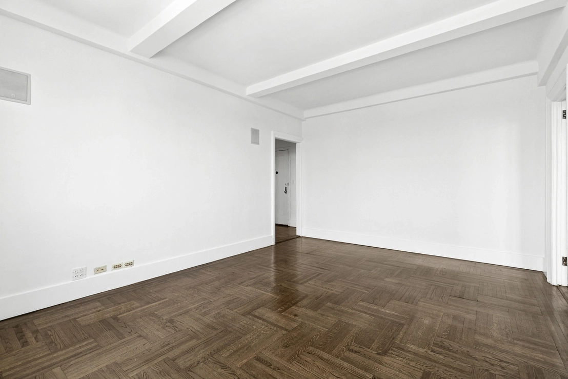 Photo of Unit 11C at 675 W END Avenue