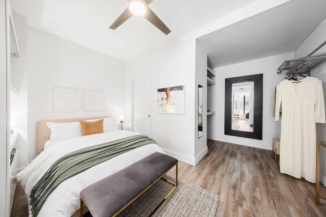 Photo of Unit 1112 at 99 JOHN Street