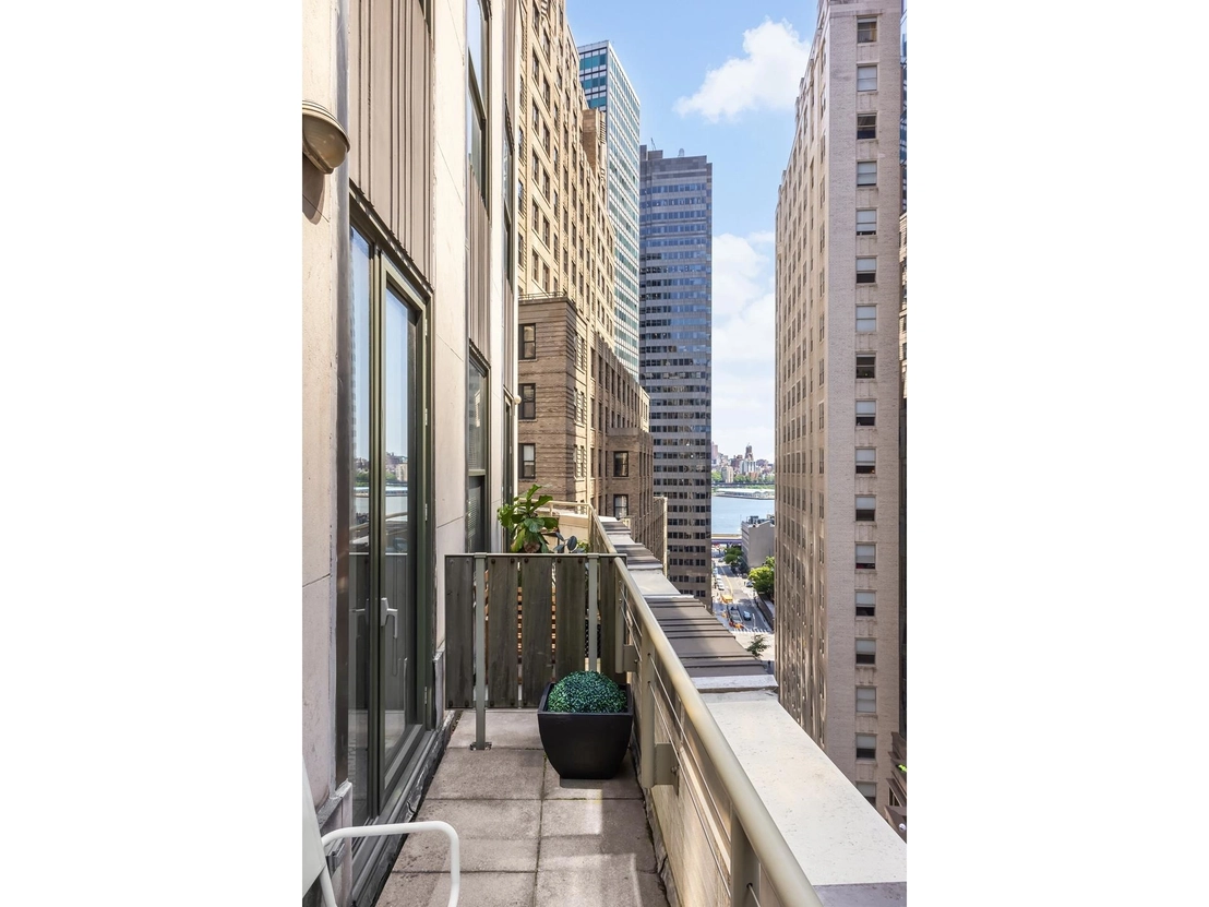 Photo of Unit 1112 at 99 JOHN Street