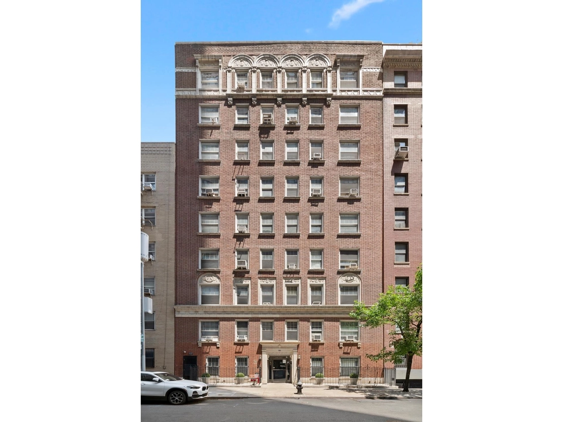 Photo of Unit 4F at 25 W 64TH Street