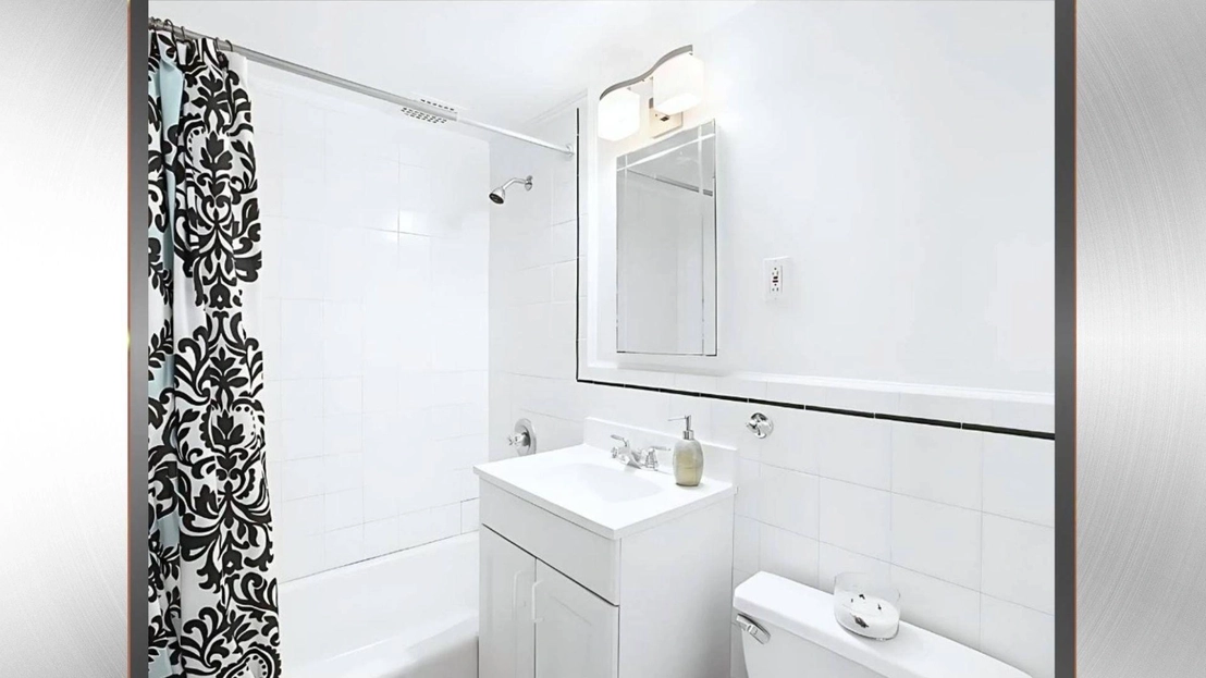 Photo of Unit 2B at 1628 2ND Avenue