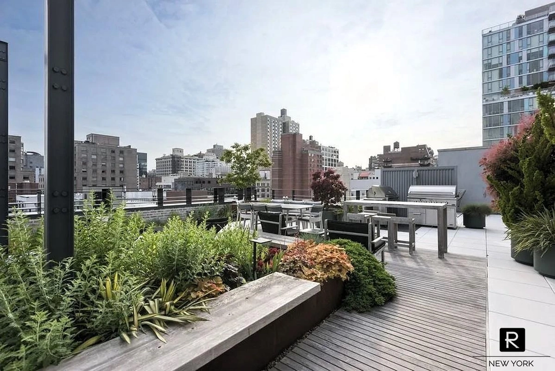 Photo of Unit 6D at 211 E 13th Street