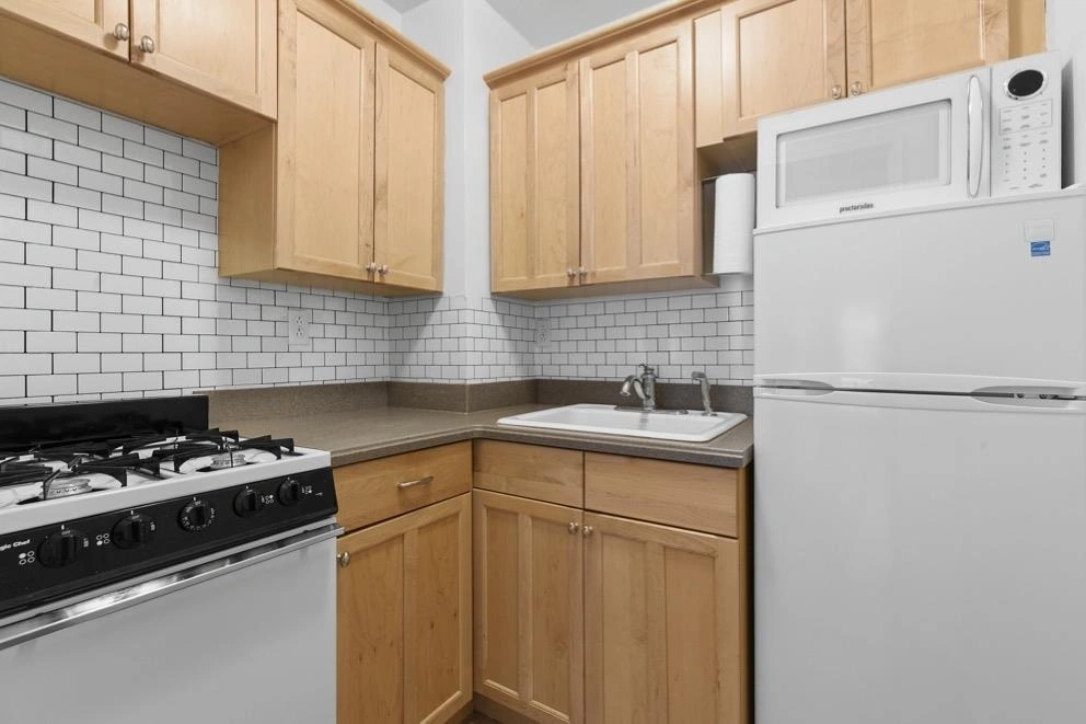 Photo of Unit 2B at 210 E 63rd Street