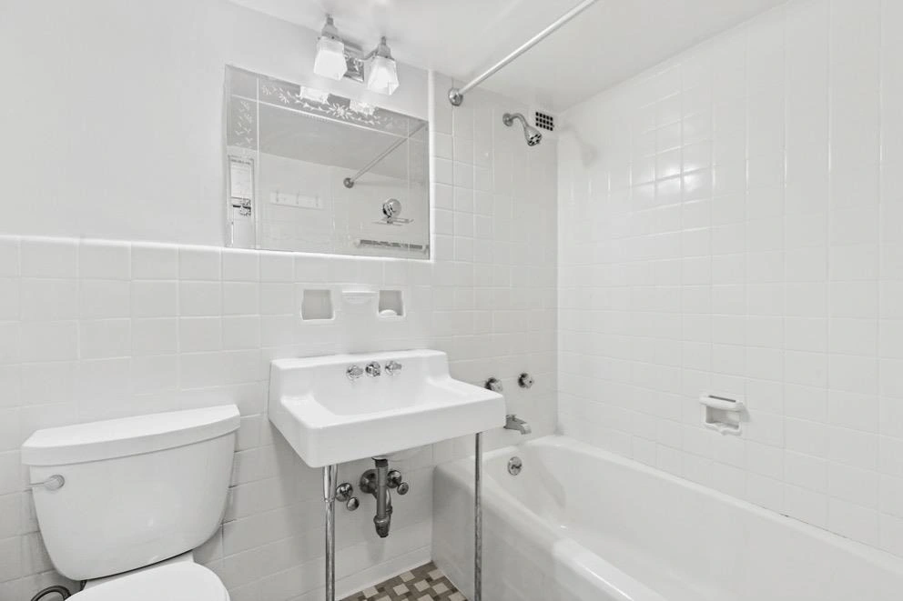 Photo of Unit 2B at 210 E 63rd Street