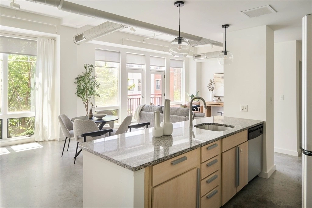 Photo of Unit 402 at 139 E Berkeley