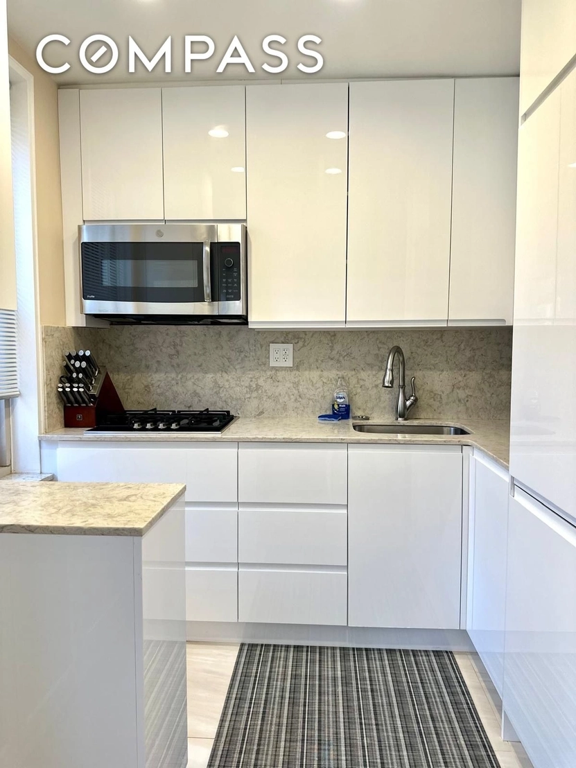 Photo of Unit 3L at 309 E 87th Street