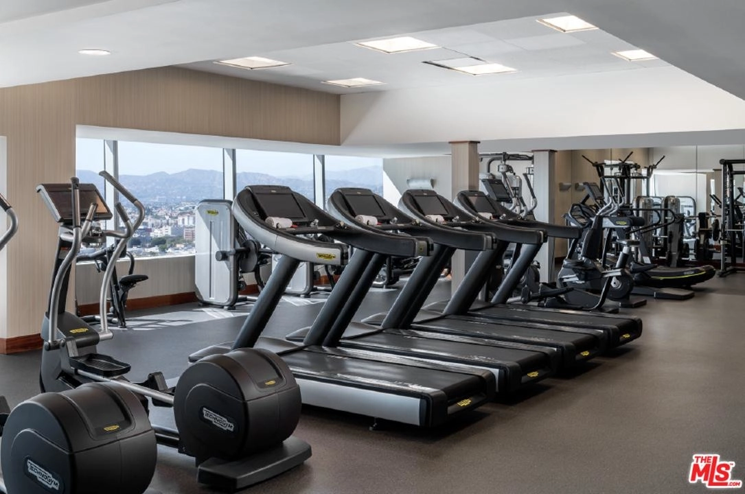 Fitness Center at Unit 29H at 900 West OLYMPIC Boulevard