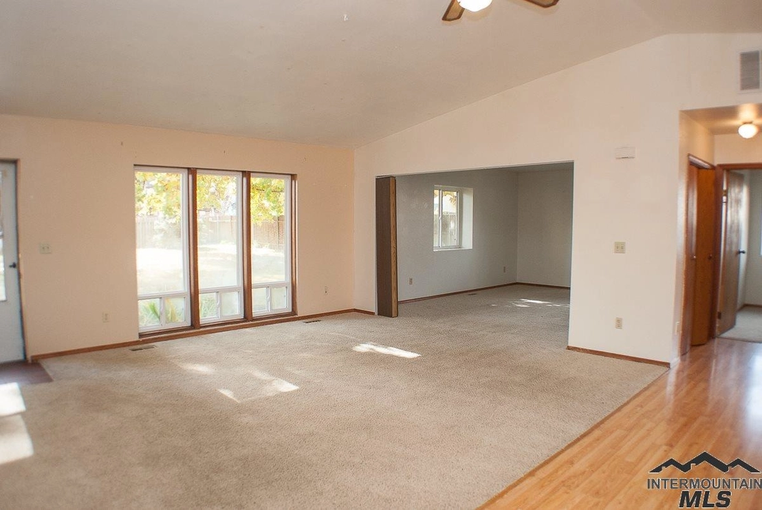 Empty Room at 4901 N Mitchell St