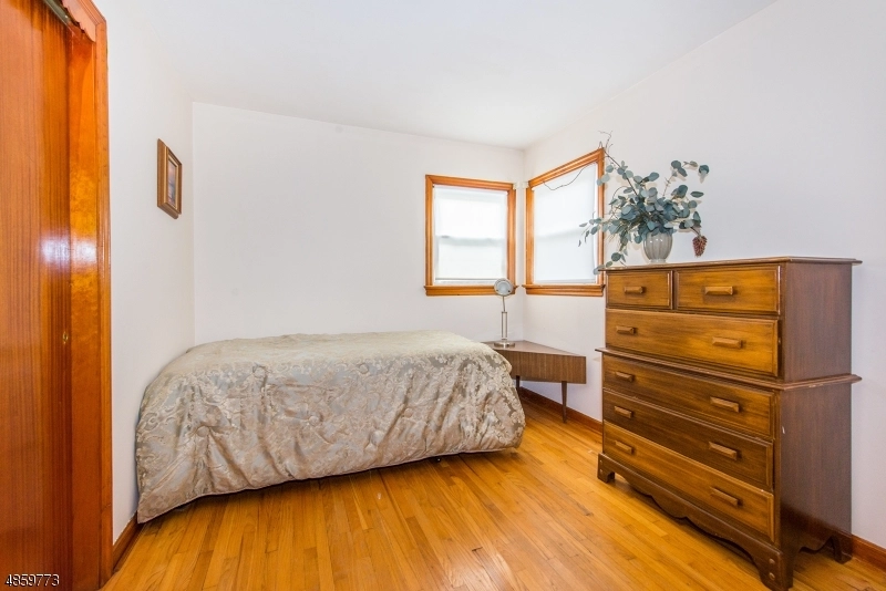 Bedroom at 346 BROAD ST