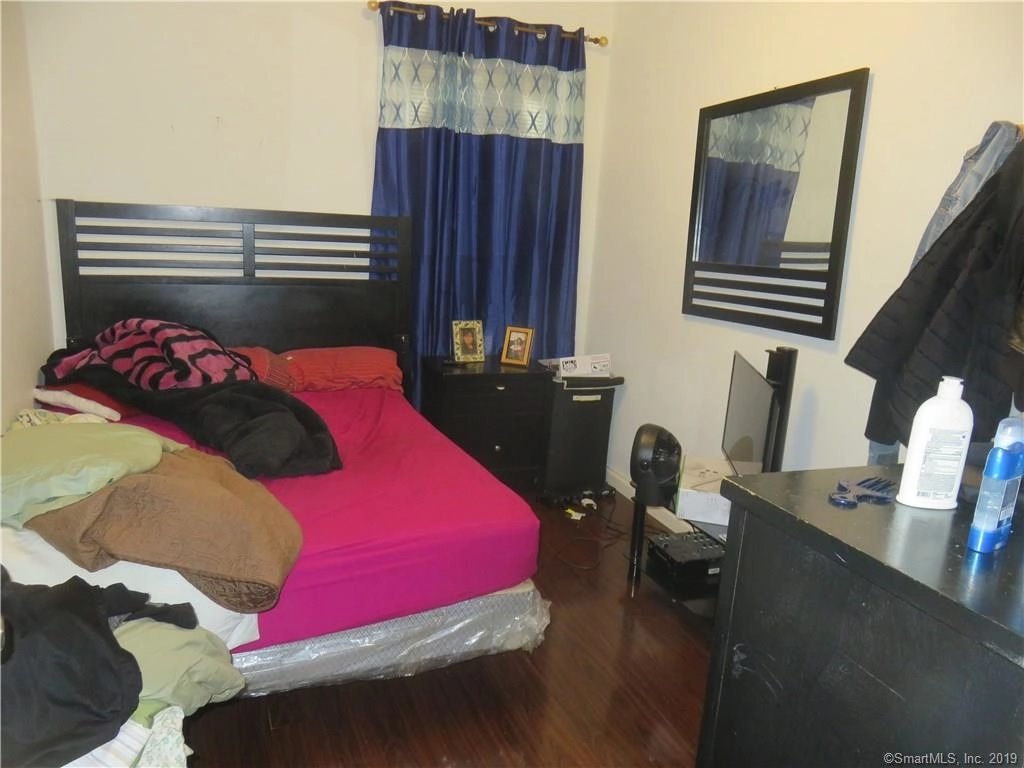 Bedroom at 557-563 Arctic Street