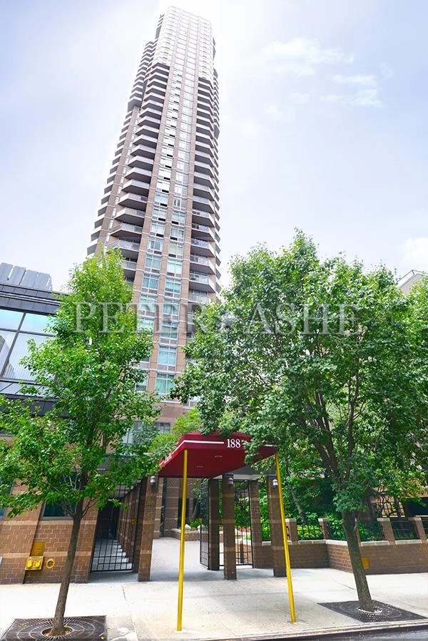 Photo of Unit 1802 at 188 East 64th Street
