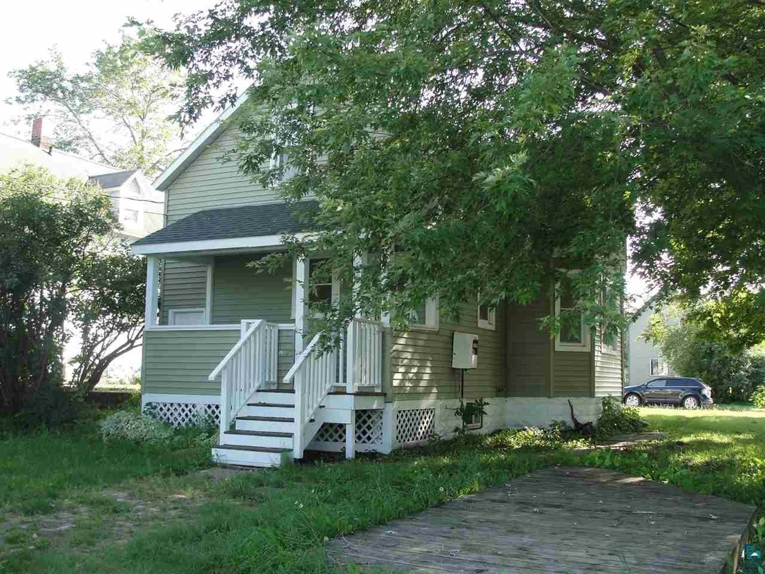 Photo of 606 W 17th Ave W