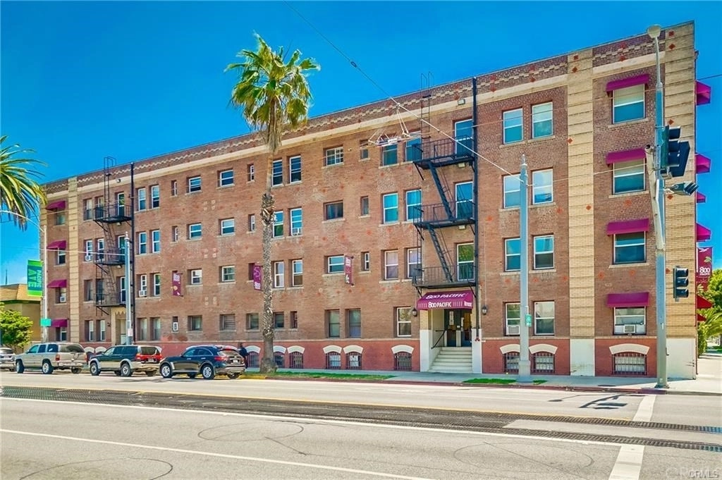 Photo of Unit 403 at 800 Pacific Avenue
