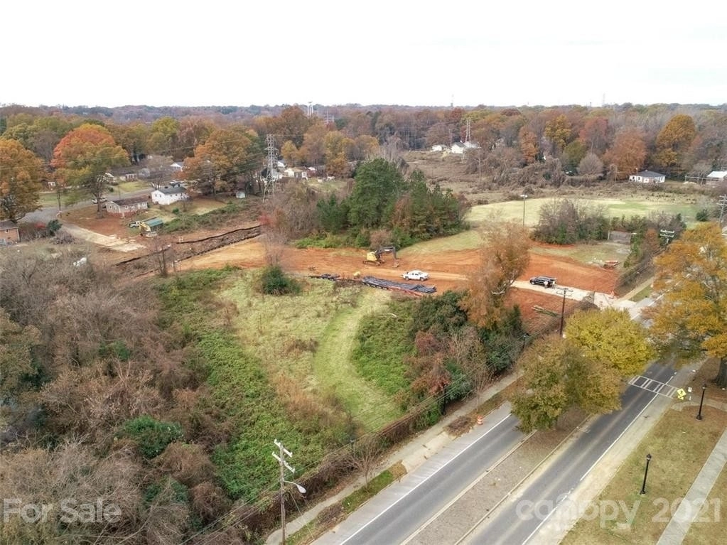 Photo of 2701 Rozzelles Ferry Road