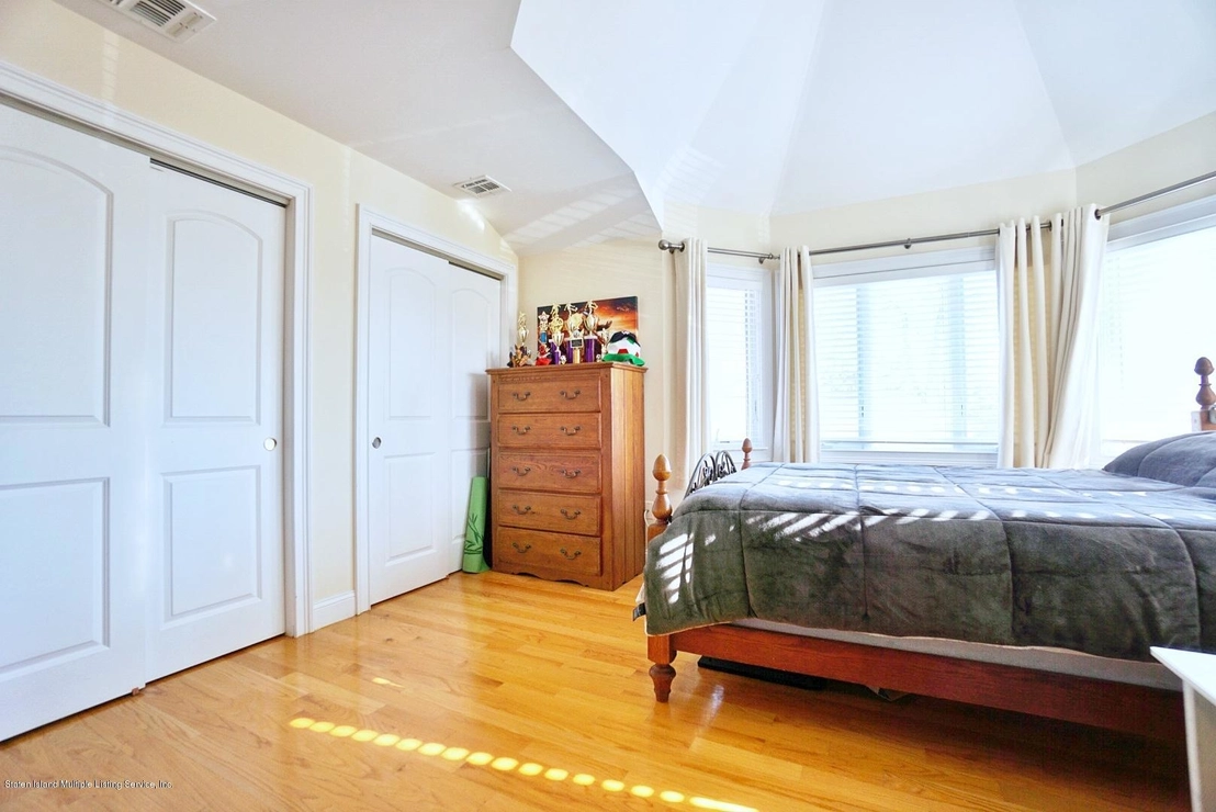 Bedroom at 99 Tarring Street