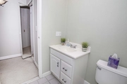 Thumbnail Bathroom at Unit 1033 at 221 Oak Street