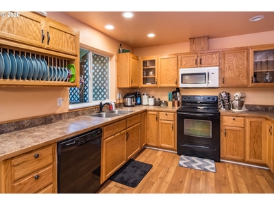 220 Byron St, Canyonville, OR