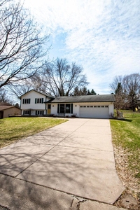 6716 Idsen Ave, Cottage Grove, MN
