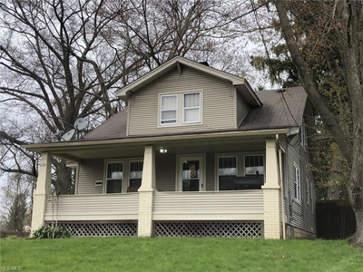 228 Lowell Ave, Youngstown, OH