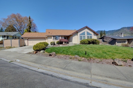 932 Nw Donna Dr, Grants Pass, OR