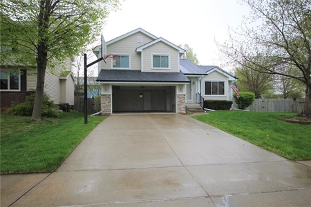 4703 Waterford Dr, West Des Moines, IA