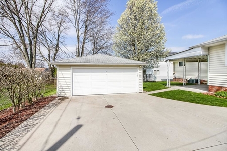 15054 Lisa Dr, Maple Heights, OH