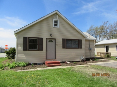 402 N Madison St, Hebron, IN